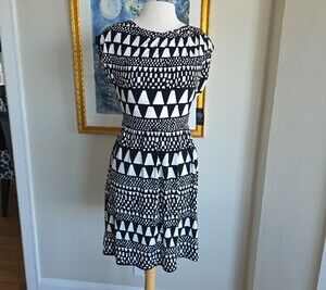 💙NWT Vince Camuto Geometric Dress